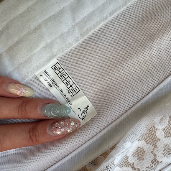 Vintage Satin Lace Corset - Picture 4 of 4